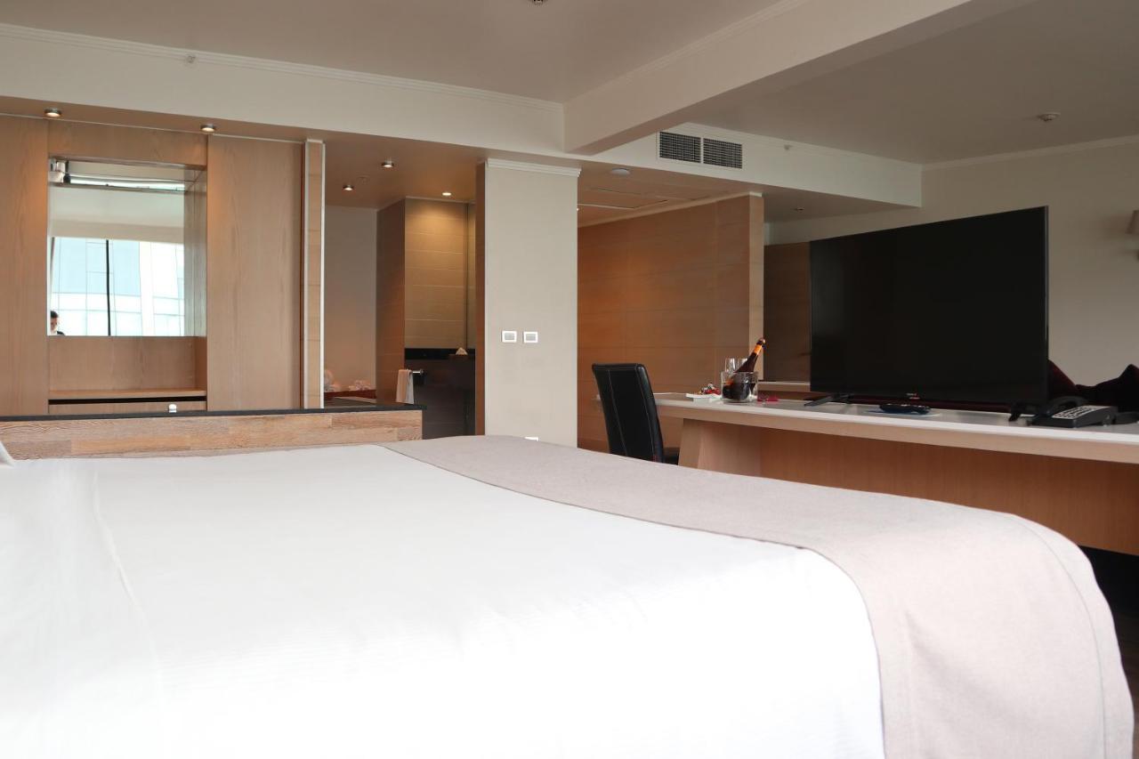 Wyndham Concepcion Pettra Hotell Eksteriør bilde A room at the hotel