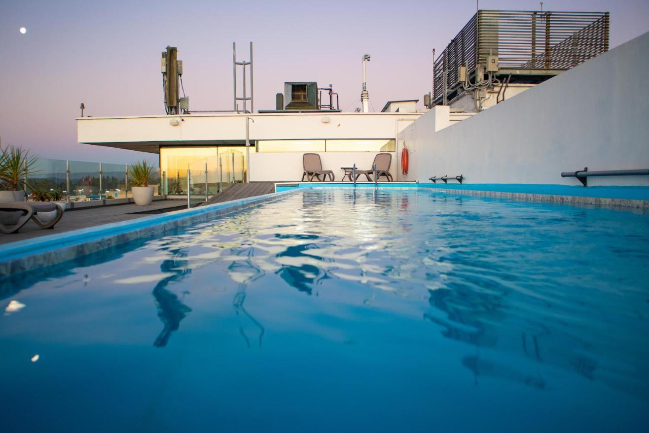 Wyndham Concepcion Pettra Hotell Eksteriør bilde Rooftop pool
