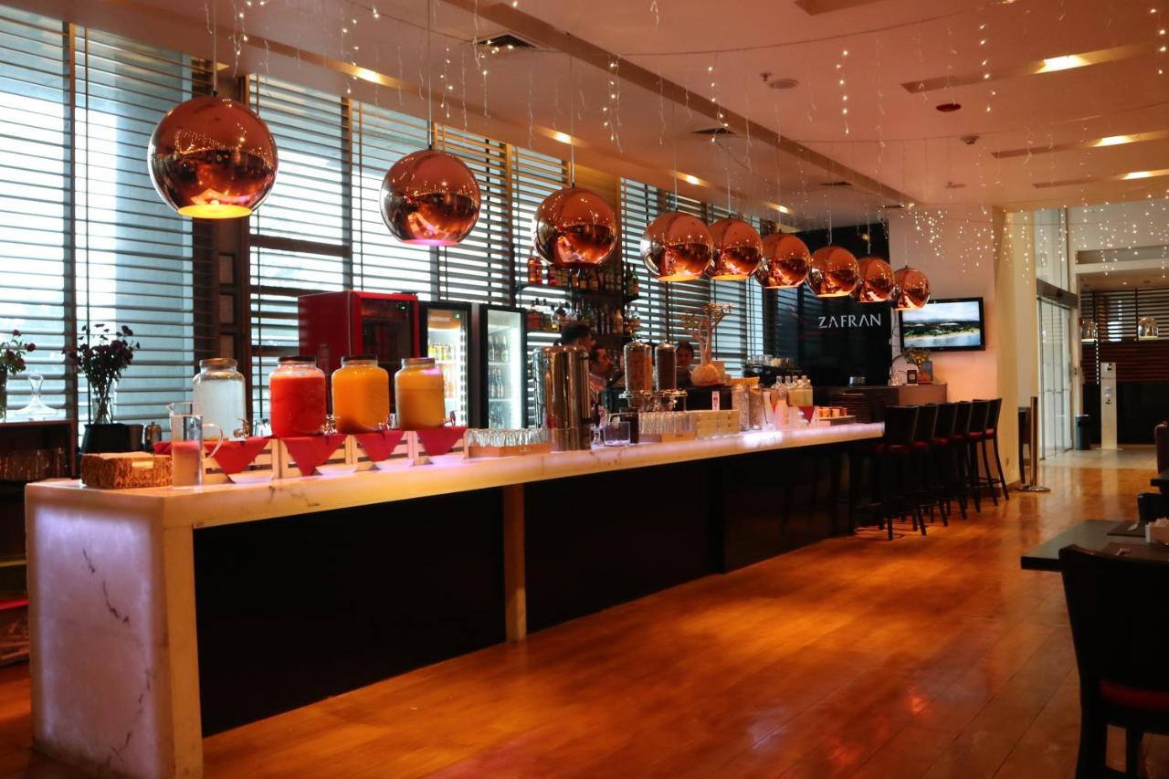 Wyndham Concepcion Pettra Hotell Eksteriør bilde The bar at the lounge