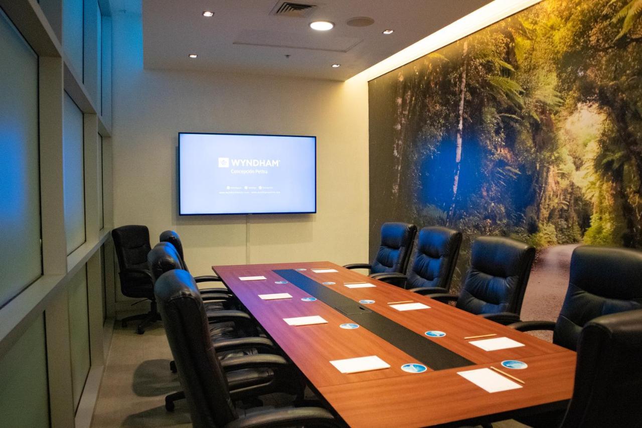 Wyndham Concepcion Pettra Hotell Eksteriør bilde A meeting room at the headquarters of the National Oceanic and Atmospheric Administration