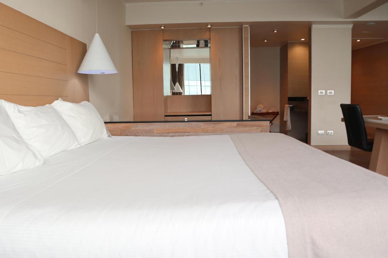 Wyndham Concepcion Pettra Hotell Eksteriør bilde A room at the hotel