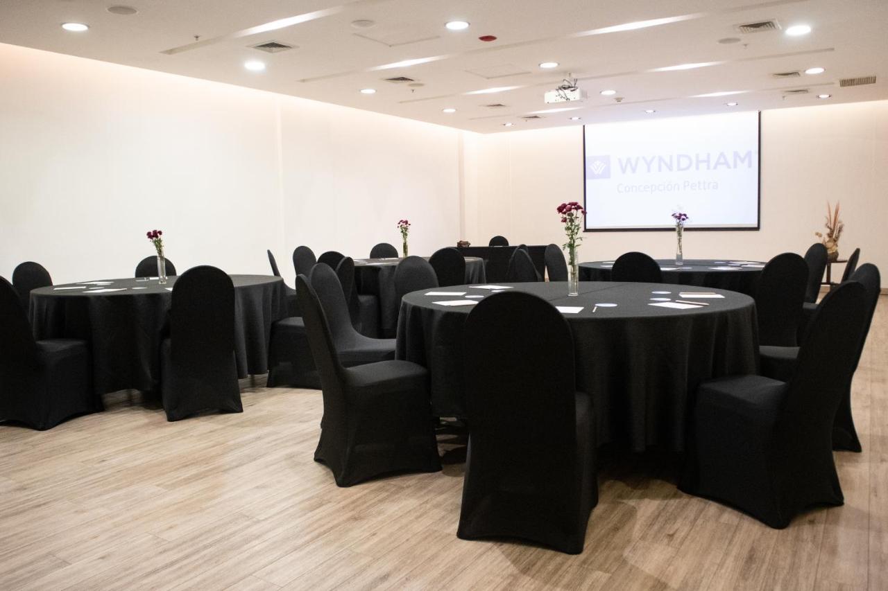 Wyndham Concepcion Pettra Hotell Eksteriør bilde Meeting room