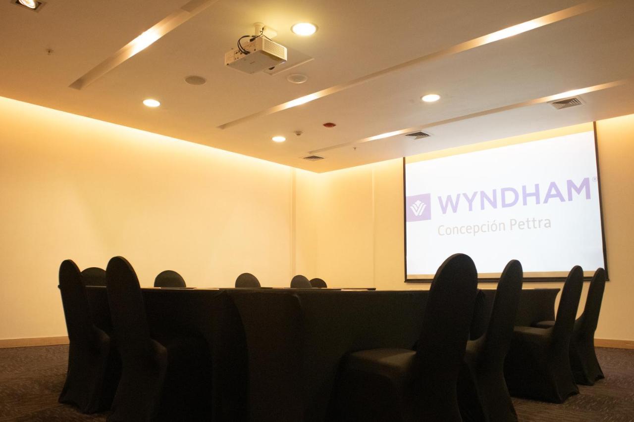 Wyndham Concepcion Pettra Hotell Eksteriør bilde A meeting room at a hotel