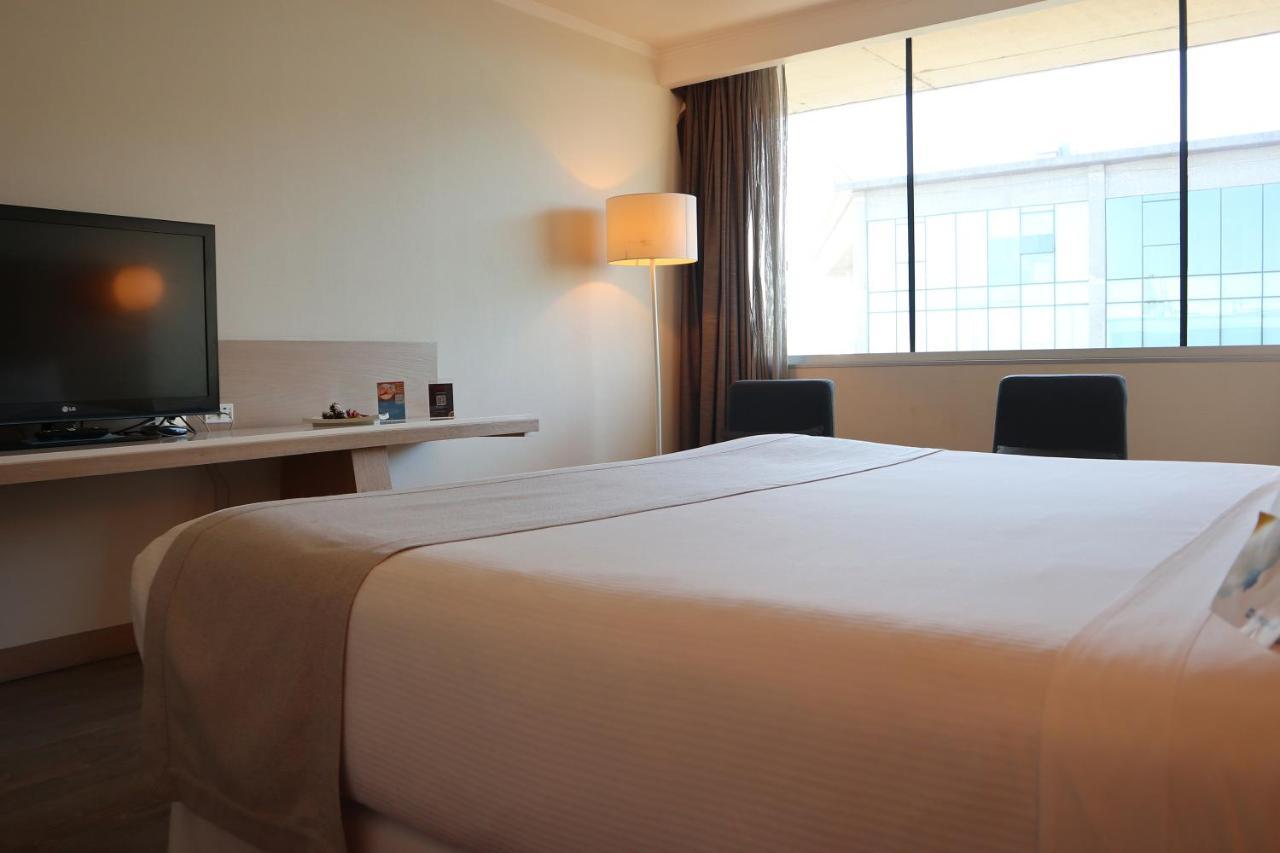 Wyndham Concepcion Pettra Hotell Eksteriør bilde A room at the hotel